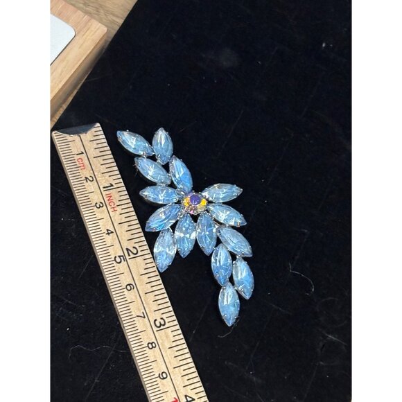 Vintage Rhinestone Brooch Pin With Blue Marquise Stones & Aurora Borealis Center - Picture 9 of 10